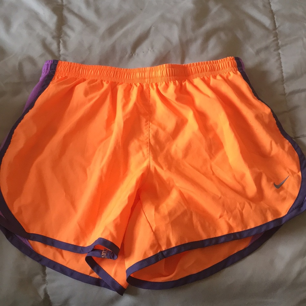 Junior Nike shorts - size L